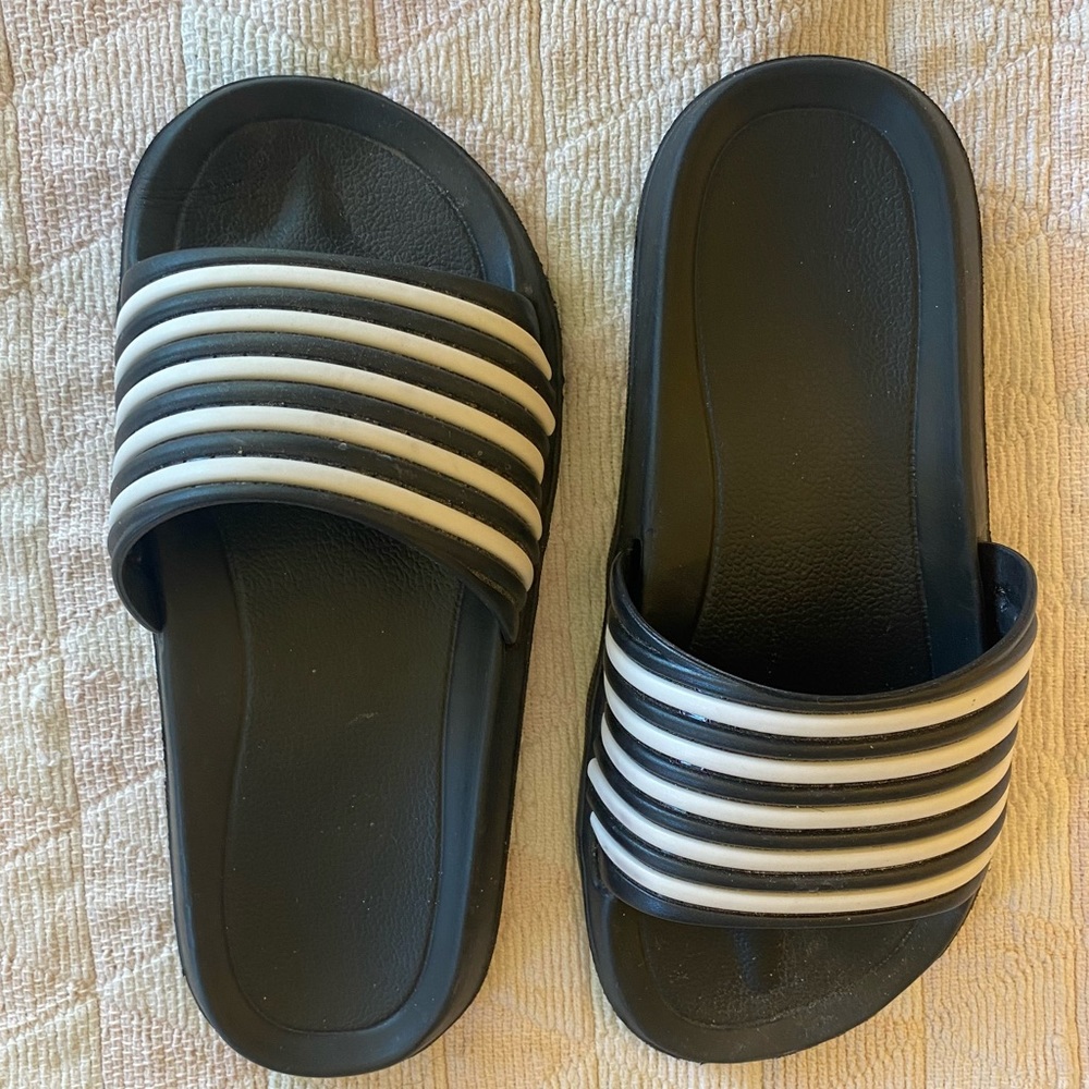 Ultra lightweight slip-on sandals